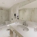 Hotel Hallmark & 4*