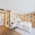 Hallmark & 4*