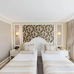 Hallmark & Hotel 4*