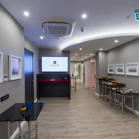 Hallmark & Hotel 4*