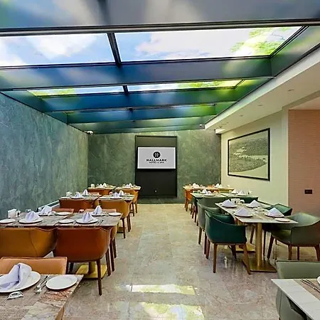 Hotel Hallmark & 4*