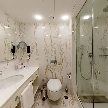 Hotel Hallmark & 4*
