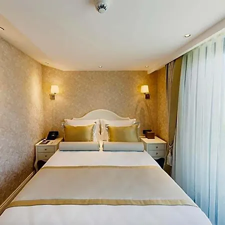 Hotel Hallmark & Istanbul