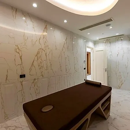 Hotel Hallmark & 4*