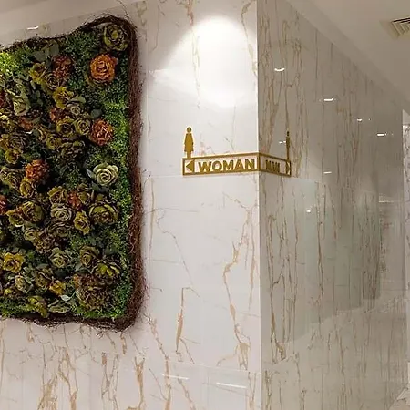 Hotel Hallmark &